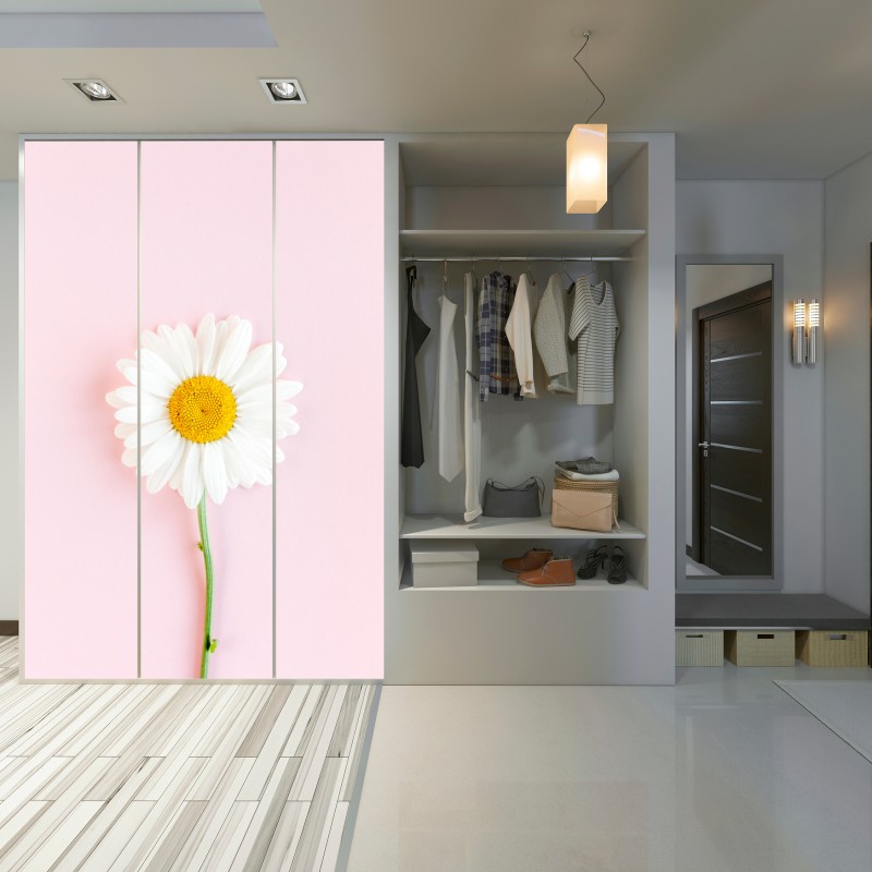 Naklejka na szafę biała stokrotka na pastelowym różowym tle – Wallissimo® Naklejka na szafę biała stokrotka na pastelowym różowym tle – Wallissimo®