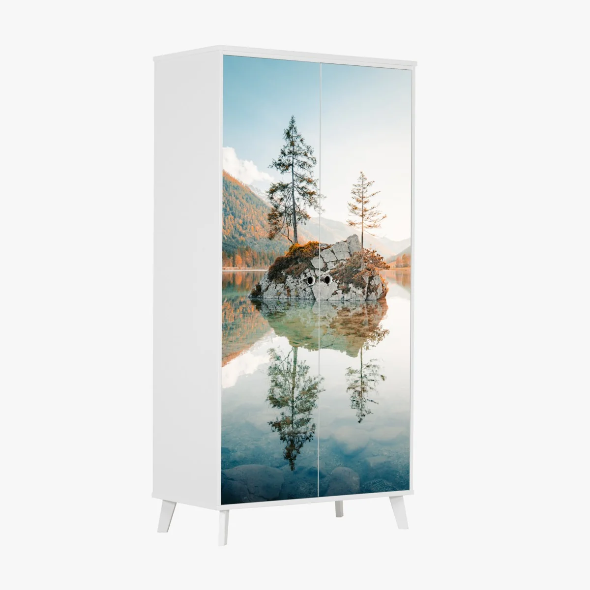 Naklejka na szafę słoneczna skalna wyspa nad jeziorem Hintersee – Wallissimo® Naklejka na szafę słoneczna skalna wyspa nad jeziorem Hintersee – Wallissimo®