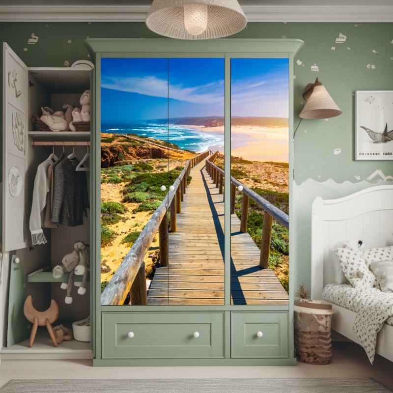 Naklejka na szafę słoneczna uliczka z kamiennymi domami i kolorowymi okiennicami – Wallissimo®