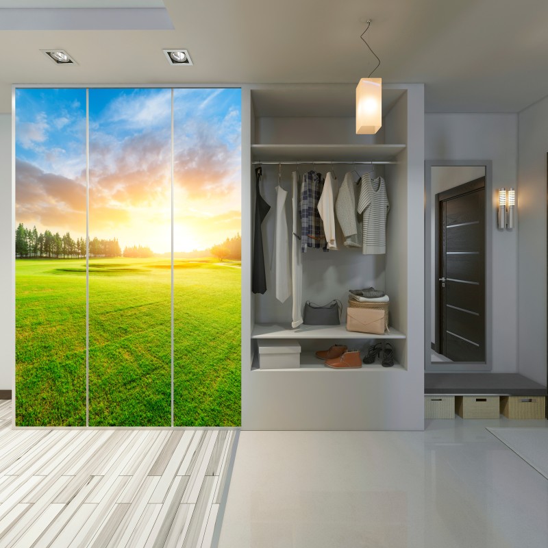 Naklejka na szafę słoneczna łąka i las o wschodzie słońca – Wallissimo® Naklejka na szafę słoneczna łąka i las o wschodzie słońca – Wallissimo®