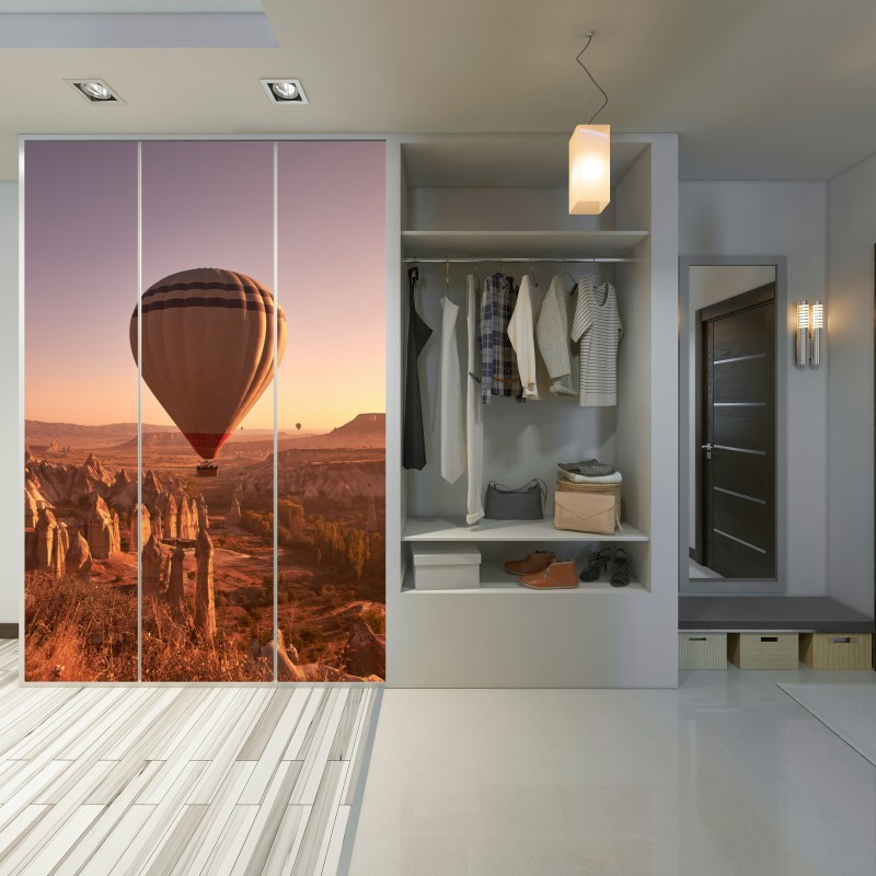 Naklejka na szafę balon nad Kapadocją o wschodzie słońca – Wallissimo® Naklejka na szafę balon nad Kapadocją o wschodzie słońca – Wallissimo®