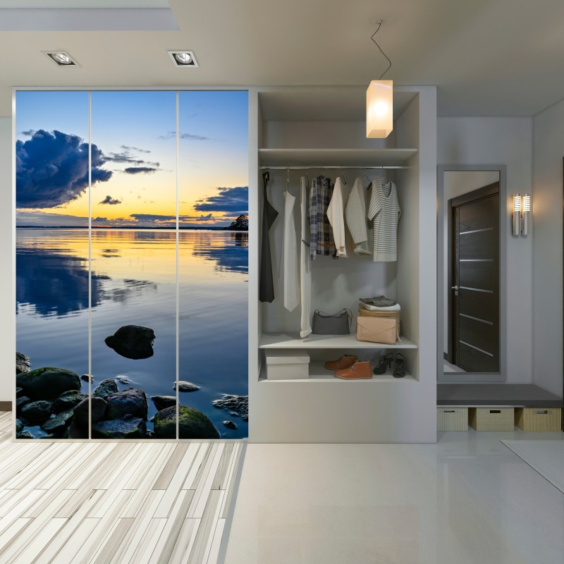 Naklejka na szafę spokojne nadmorskie odbicie zachodu słońca – Wallissimo® Naklejka na szafę spokojne nadmorskie odbicie zachodu słońca – Wallissimo®