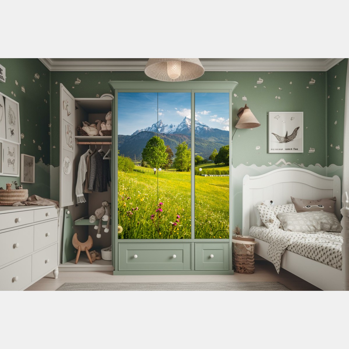 Naklejka na szafę alpejska wiosenna łąka pod śnieżnymi szczytami – Wallissimo® Naklejka na szafę alpejska wiosenna łąka pod śnieżnymi szczytami – Wallissimo®