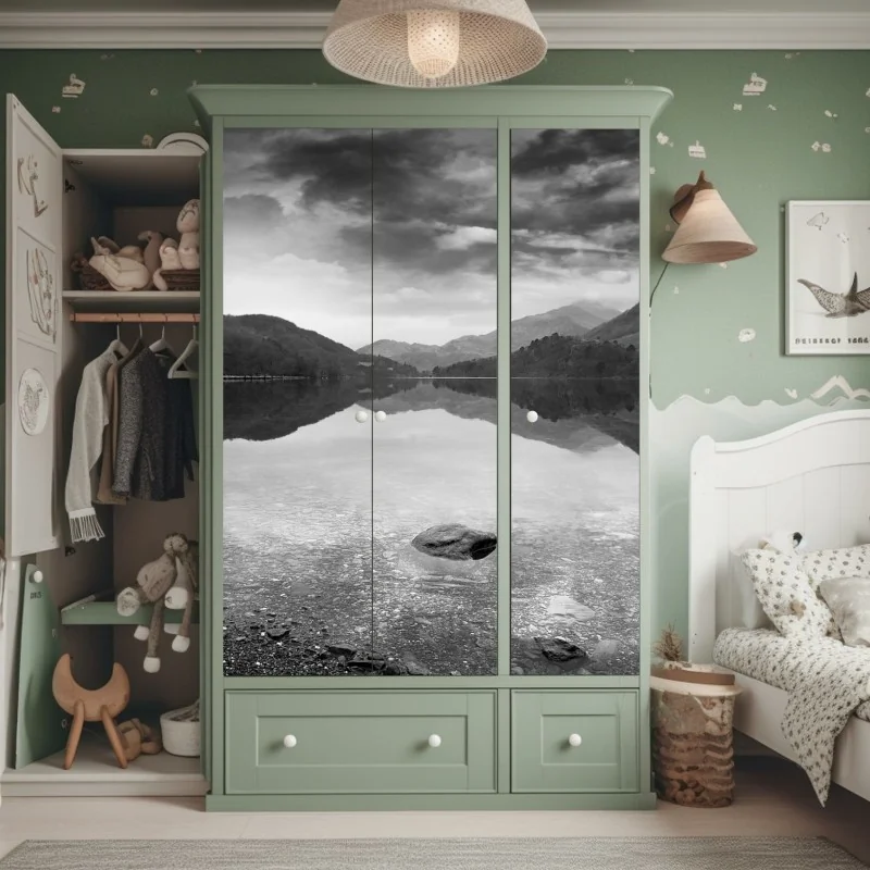 Naklejka na szafę mgła nad alpejskim jeziorem – Wallissimo®