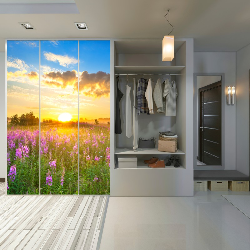 Naklejka na szafę wschód słońca nad łąką pełną fioletowych kwiatów – Wallissimo® Naklejka na szafę wschód słońca nad łąką pełną fioletowych kwiatów – Wallissimo®