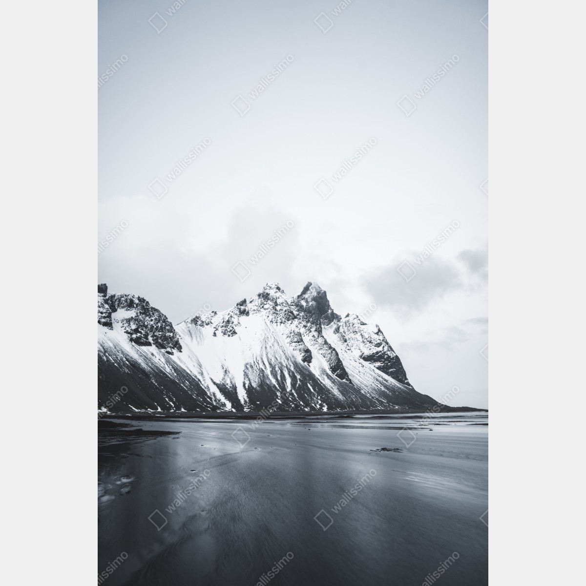 Naklejka na szafę spokojny ośnieżony krajobraz górski nad morzem – Wallissimo® Naklejka na szafę spokojny ośnieżony krajobraz górski nad morzem – Wallissimo®