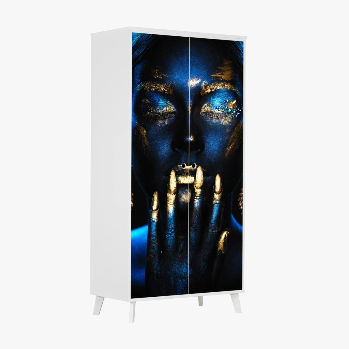 Naklejka na szafę mistyczny portret w złocie i błękicie – Wallissimo® Naklejka na szafę mistyczny portret w złocie i błękicie – Wallissimo®
