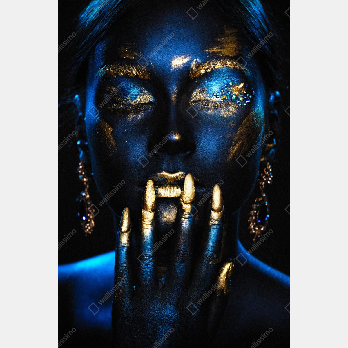 Naklejka na szafę mistyczny portret w złocie i błękicie – Wallissimo® Naklejka na szafę mistyczny portret w złocie i błękicie – Wallissimo®