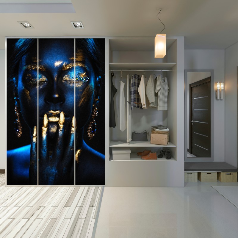 Naklejka na szafę mistyczny portret w złocie i błękicie – Wallissimo® Naklejka na szafę mistyczny portret w złocie i błękicie – Wallissimo®