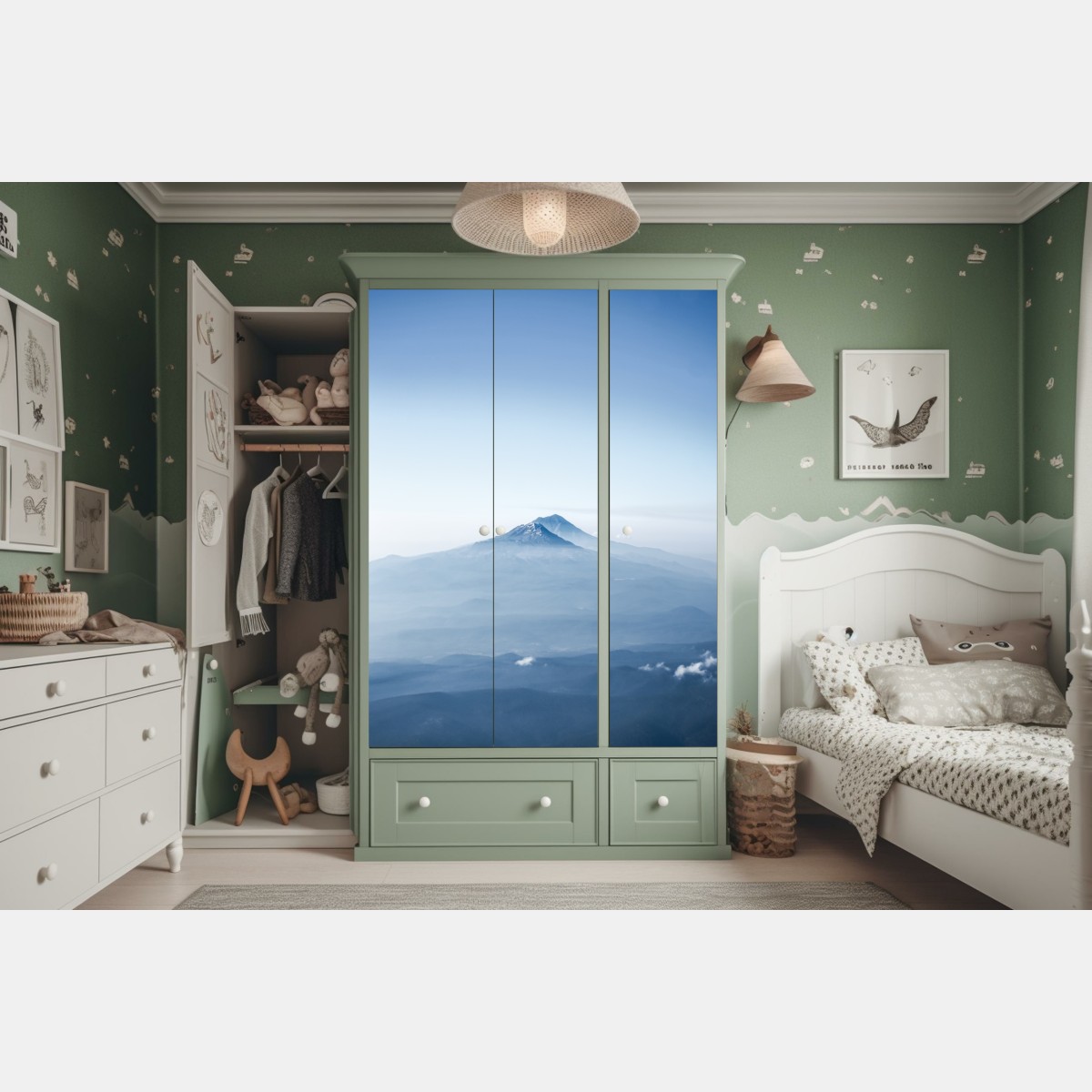 Naklejka na szafę mglisty niebieski szczyt górski – Wallissimo® Naklejka na szafę mglisty niebieski szczyt górski – Wallissimo®