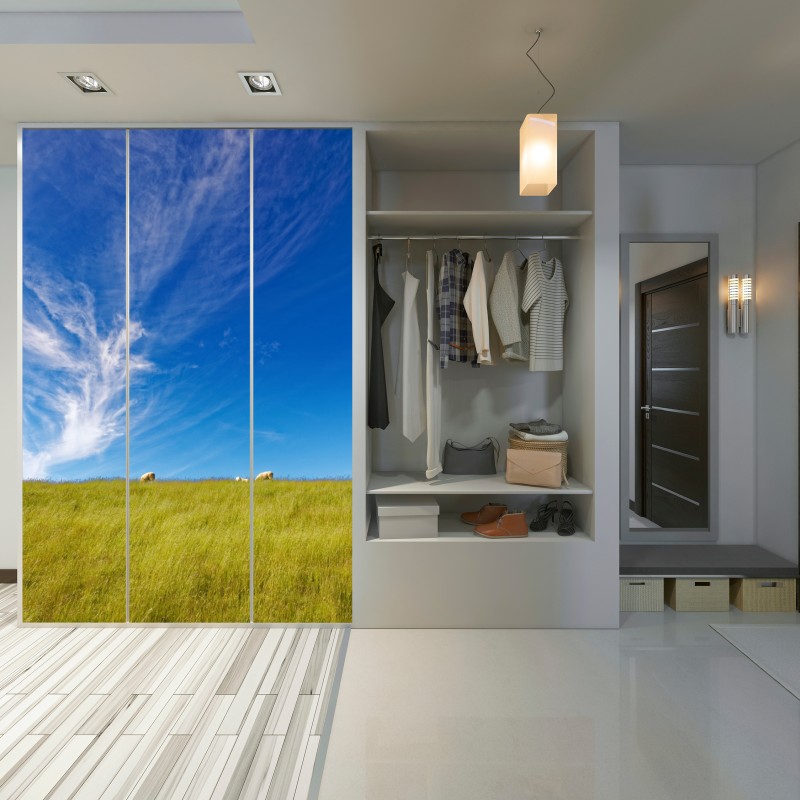 Naklejka na szafę spokojna łąka pod błękitnym niebem – Wallissimo® Naklejka na szafę spokojna łąka pod błękitnym niebem – Wallissimo®