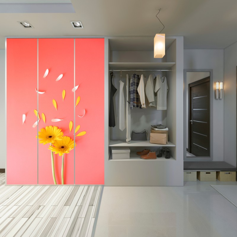 Naklejka na szafę słoneczne żółte gerbery na koralowym tle – Wallissimo® Naklejka na szafę słoneczne żółte gerbery na koralowym tle – Wallissimo®