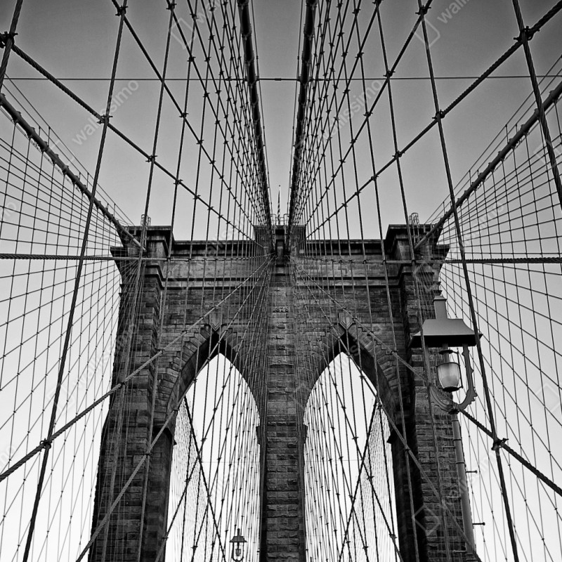 Naklejka na szafę symetryczny most wiszący w czerni i bieli – Wallissimo® Naklejka na szafę symetryczny most wiszący w czerni i bieli – Wallissimo®