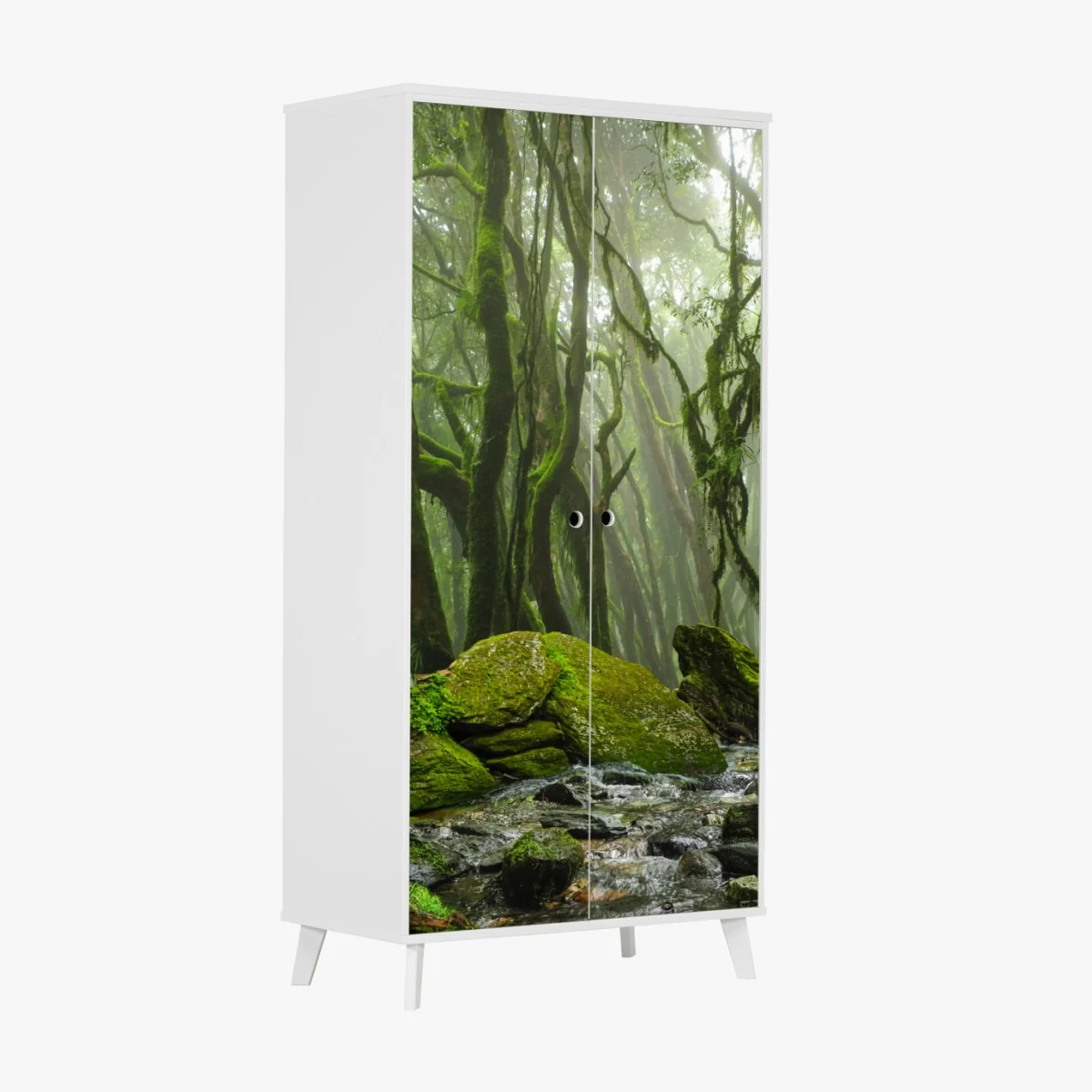 Naklejka na szafę las ze strumieniem we mgle – Wallissimo® Naklejka na szafę las ze strumieniem we mgle – Wallissimo®