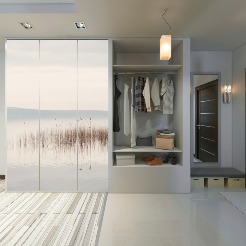 Naklejka na szafę spokojne trzcinowisko nad jeziorem – Wallissimo® Naklejka na szafę spokojne trzcinowisko nad jeziorem – Wallissimo®