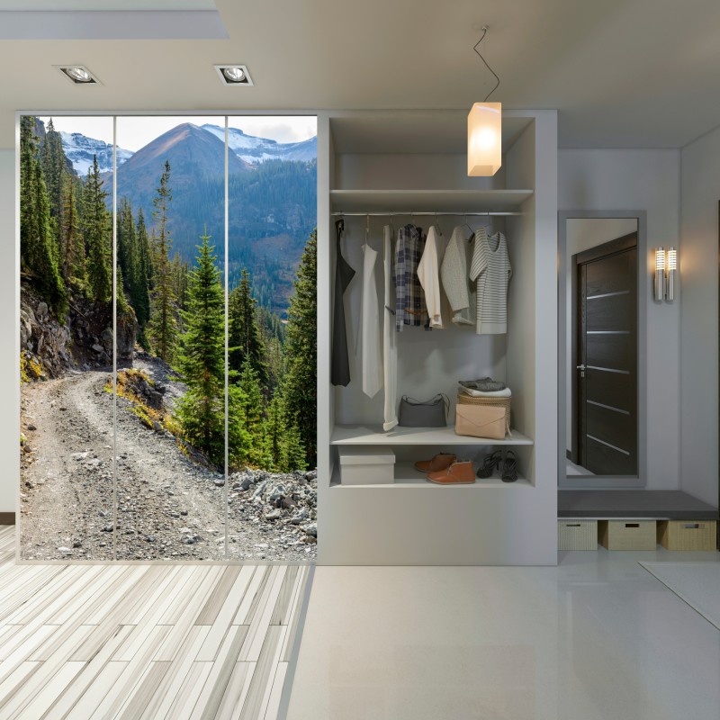 Naklejka na szafę górski szlak przez alpejski las – Wallissimo® Naklejka na szafę górski szlak przez alpejski las – Wallissimo®