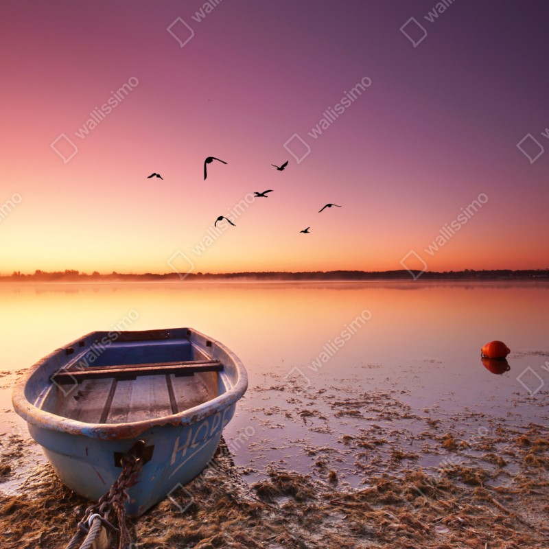 Naklejka na szafę spokojna łódź o zmierzchu nad jeziorem – Wallissimo® Naklejka na szafę spokojna łódź o zmierzchu nad jeziorem – Wallissimo®