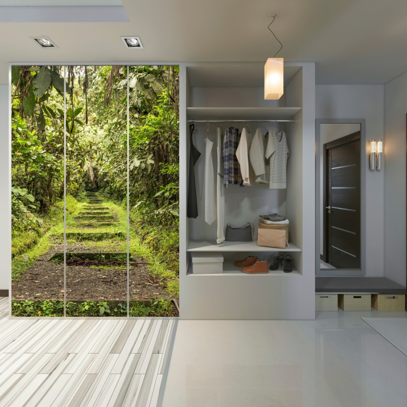 Naklejka na szafę ścieżka przez bujną dżunglę – Wallissimo® Naklejka na szafę ścieżka przez bujną dżunglę – Wallissimo®