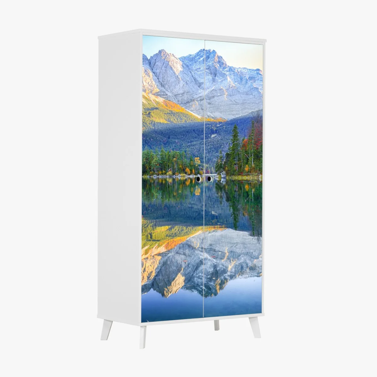 Naklejka na szafę jesienne odbicie na Eibsee przy Zugspitze – Wallissimo® Naklejka na szafę jesienne odbicie na Eibsee przy Zugspitze – Wallissimo®