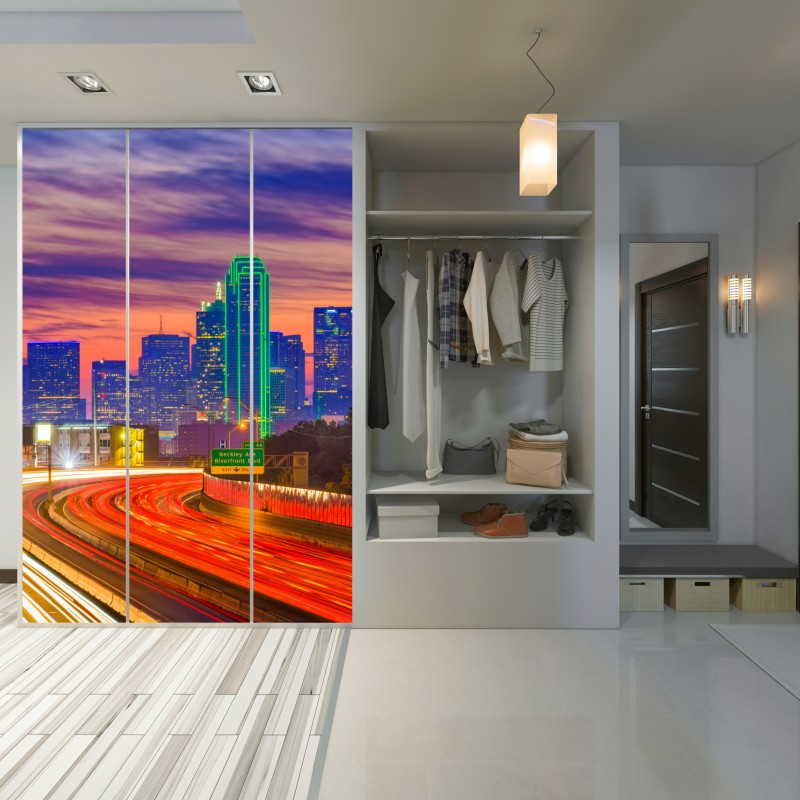 Naklejka na szafę panorama Dallas o zachodzie słońca z świetlnymi smugami autostrady – Wallissimo® Naklejka na szafę panorama Dallas o zachodzie słońca z świetlnymi smugami autostrady – Wallissimo®