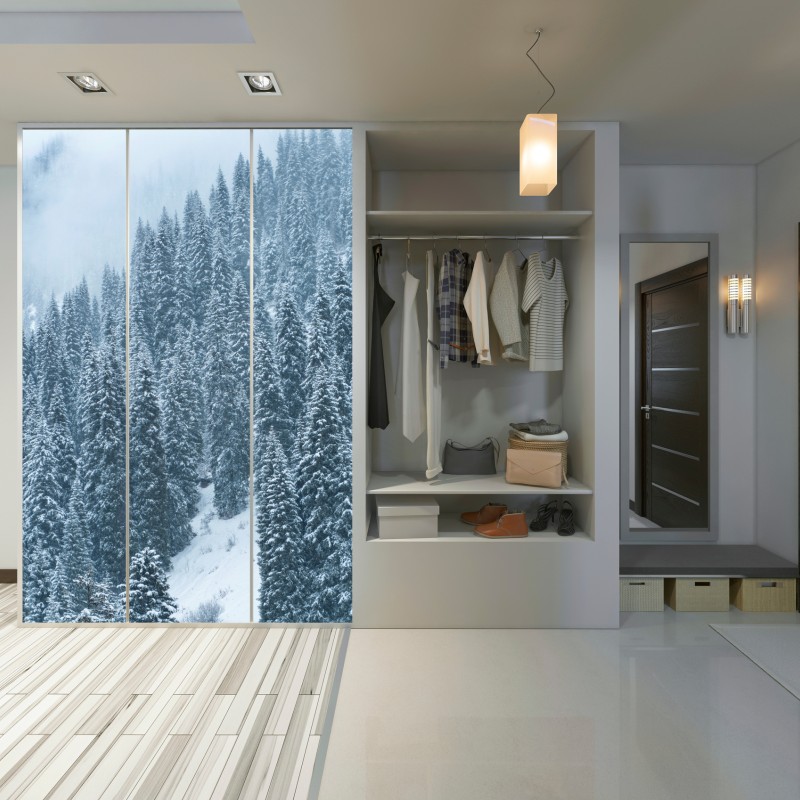 Naklejka na szafę mglisty ośnieżony las sosnowy – Wallissimo® Naklejka na szafę mglisty ośnieżony las sosnowy – Wallissimo®