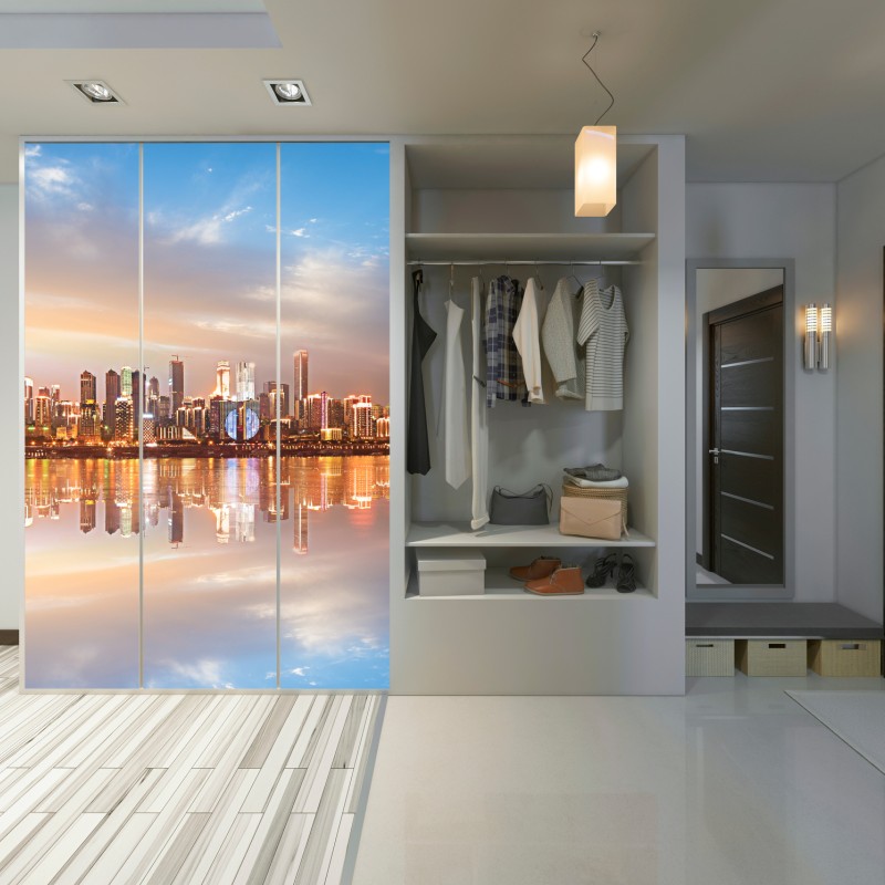 Naklejka na szafę panorama miasta odbita w wodzie o zmierzchu – Wallissimo® Naklejka na szafę panorama miasta odbita w wodzie o zmierzchu – Wallissimo®