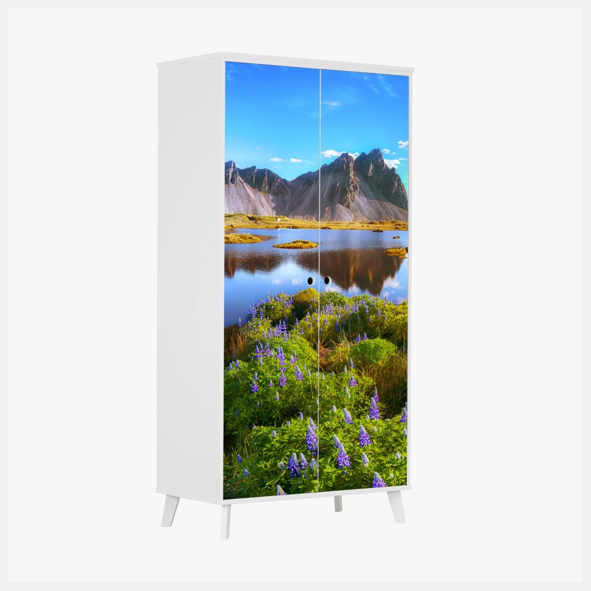 Naklejka na szafę żywe łubinowe łąki przy Vestrahorn, Islandia – Wallissimo® Naklejka na szafę żywe łubinowe łąki przy Vestrahorn, Islandia – Wallissimo®