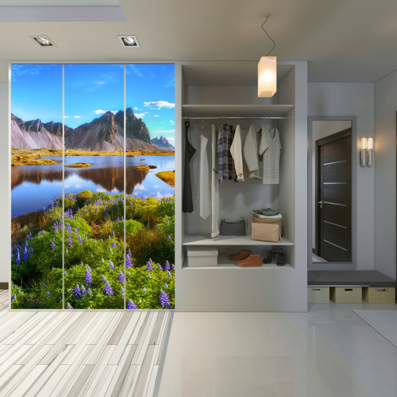 Naklejka na szafę żywe łubinowe łąki przy Vestrahorn, Islandia – Wallissimo® Naklejka na szafę żywe łubinowe łąki przy Vestrahorn, Islandia – Wallissimo®