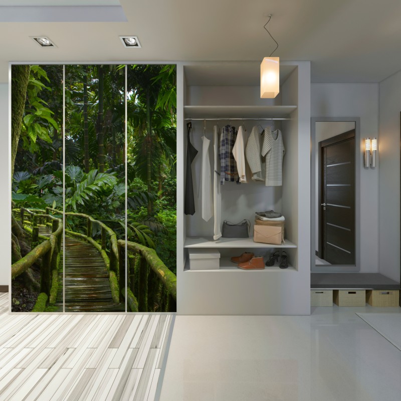 Naklejka na szafę spokojna kładka w dżungli przez bujny las deszczowy – Wallissimo® Naklejka na szafę spokojna kładka w dżungli przez bujny las deszczowy – Wallissimo®