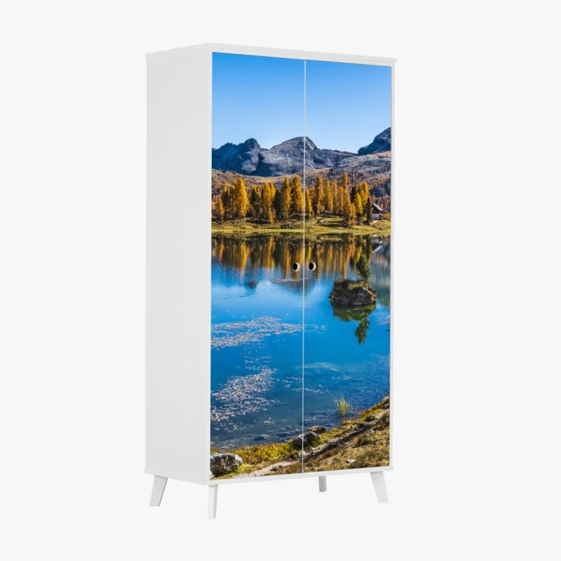 Naklejka na szafę jesienne alpejskie jezioro z odbiciami gór