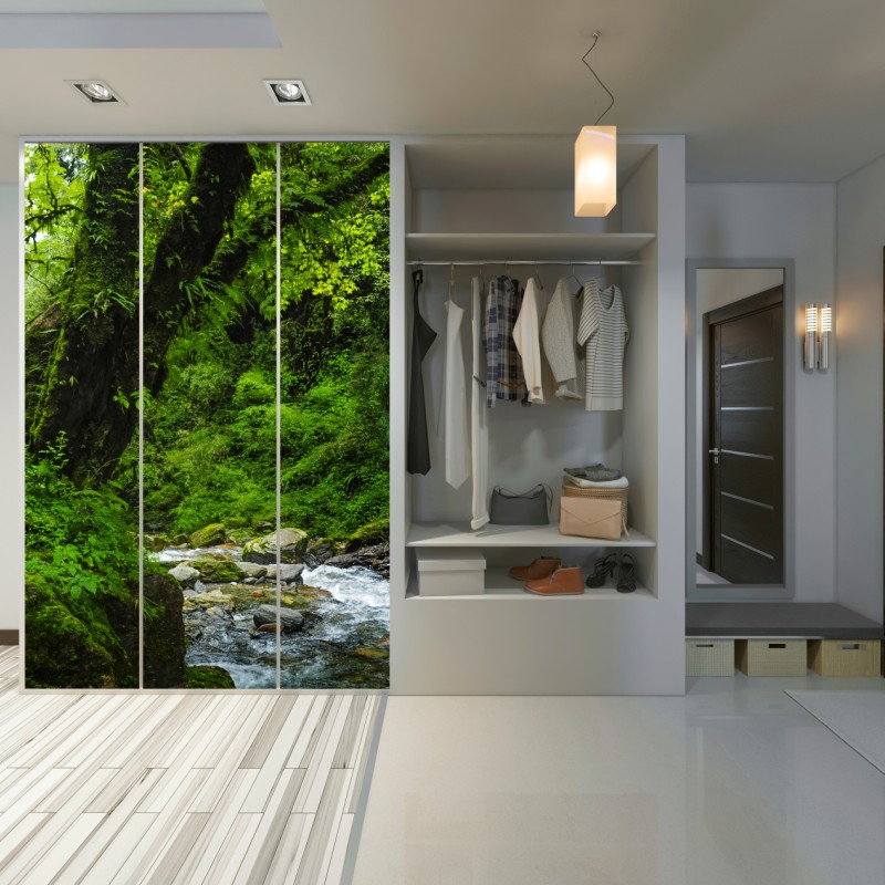 Naklejka na szafę bujny zielony wodospad w lesie – Wallissimo® Naklejka na szafę bujny zielony wodospad w lesie – Wallissimo®