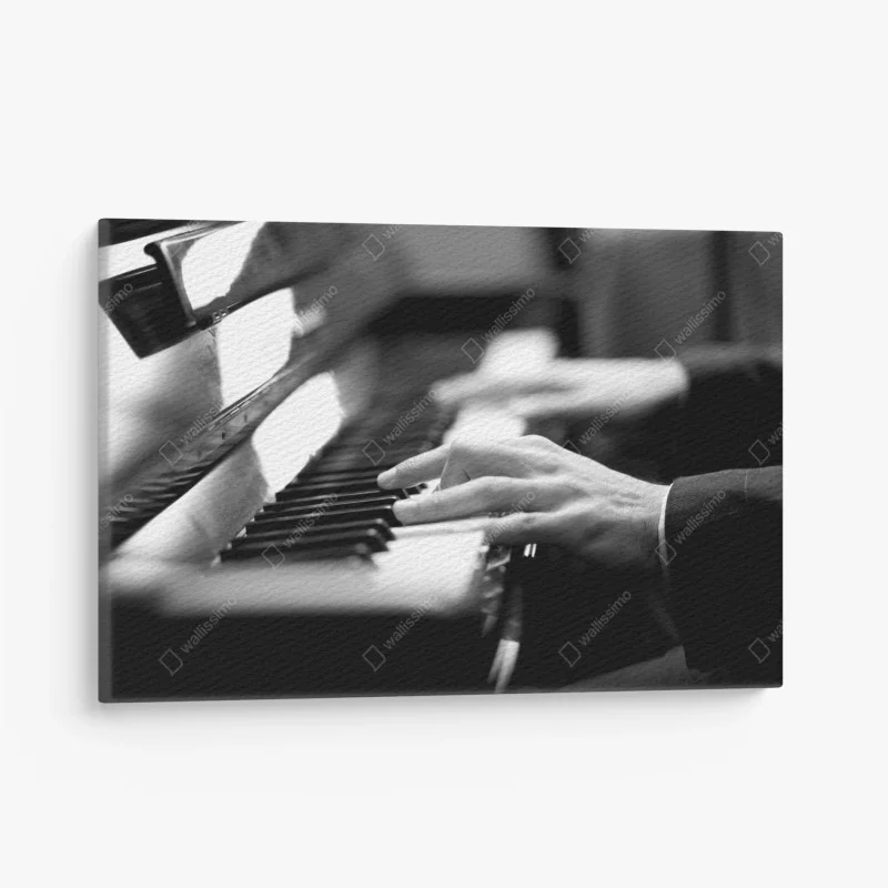 Obraz na płótnie ręce przy klawiaturze fortepianu w czerni i bieli