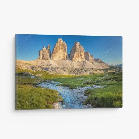Obraz na płótnie Tre Cime di Lavaredo nad alpejską łąką – Wallissimo®