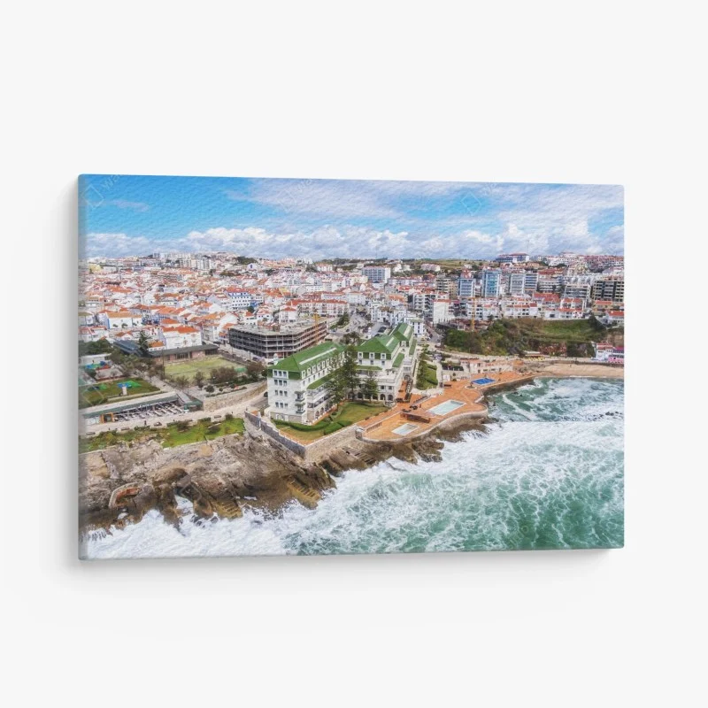 Obraz na płótnie widok z lotu ptaka na nadmorskie miasteczko z falami