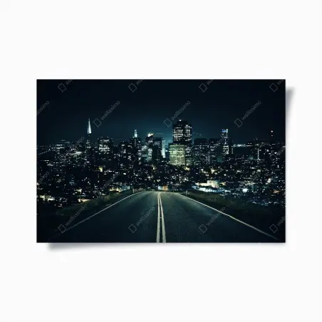 Plakat droga prowadząca do oświetlonej panoramy miasta nocą – Wallissimo®