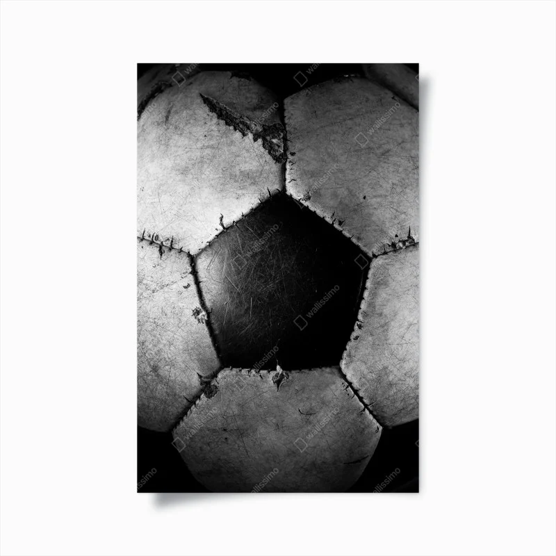 Plakat zniszczona piłka nożna - zbliżenie