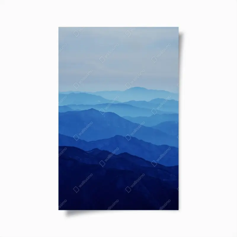 Plakat mglista niebieska panorama gór