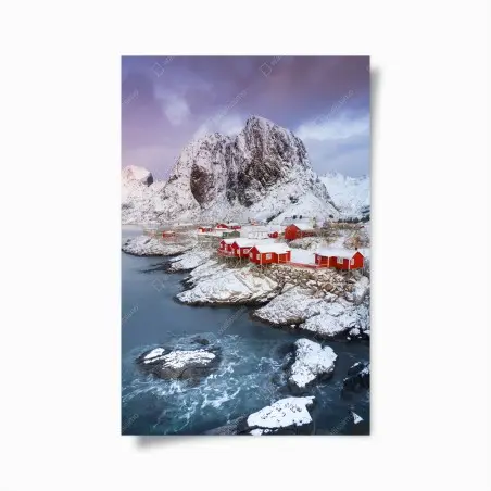 Plakat czerwone domki nad zaśnieżoną górą – Wallissimo®