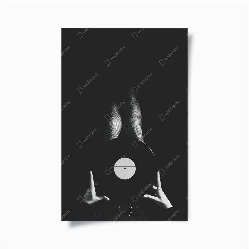 Plakat płyta winylowa i nogi w kabaretkach