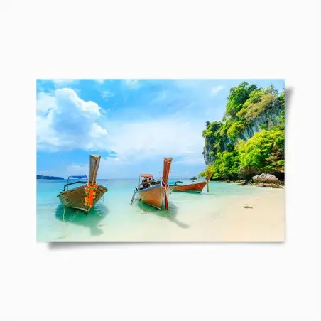 Plakat łodzie longtail na turkusowej plaży w Phuket – Wallissimo®