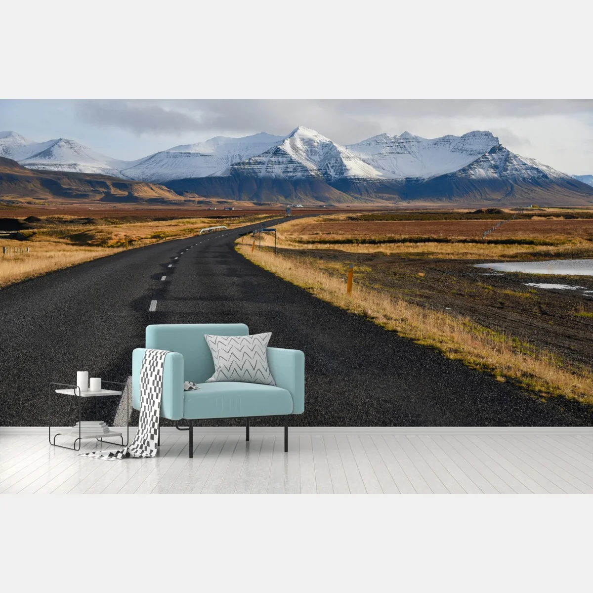 Fototapeta pusta droga prowadząca do ośnieżonych gór, Islandia – Wallissimo® Fototapeta pusta droga prowadząca do ośnieżonych gór, Islandia – Wallissimo®