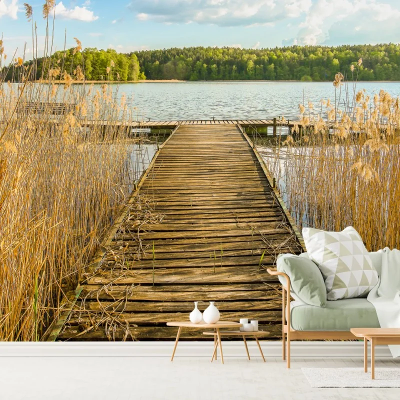 Fototapeta drewniany pomost nad spokojnym jeziorem – Wallissimo® Fototapeta drewniany pomost nad spokojnym jeziorem – Wallissimo®