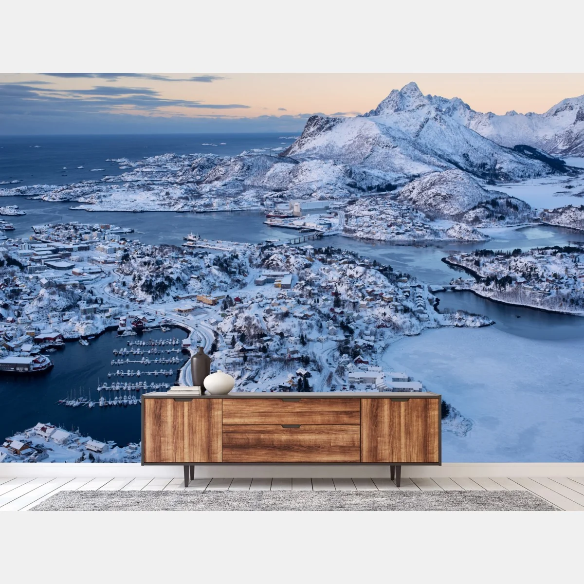 Fototapeta zimowy widok lotniczy portu Svolvaer, Norwegia – Wallissimo® Fototapeta zimowy widok lotniczy portu Svolvaer, Norwegia – Wallissimo®