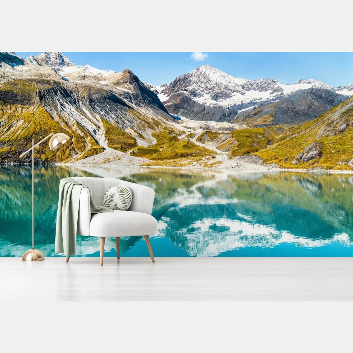 Fototapeta spokojne alpejskie jezioro z ośnieżonymi szczytami – Wallissimo® Fototapeta spokojne alpejskie jezioro z ośnieżonymi szczytami – Wallissimo®