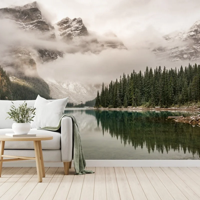 Fototapeta mglista górska tafla jeziora – Wallissimo® Fototapeta mglista górska tafla jeziora – Wallissimo®