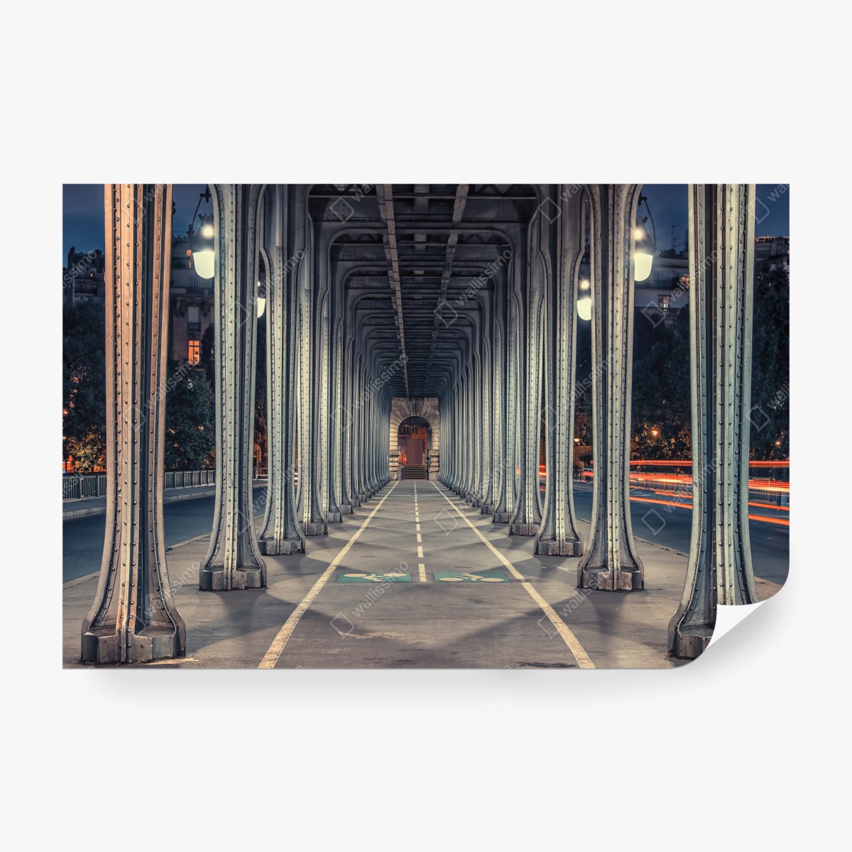 Fototapeta symetryczny korytarz stalowego mostu nocą – Wallissimo® Fototapeta symetryczny korytarz stalowego mostu nocą – Wallissimo®