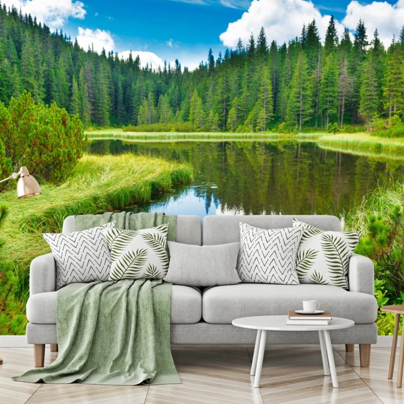 Fototapeta spokojne jezioro leśne z drewnianym mostem – Wallissimo® Fototapeta spokojne jezioro leśne z drewnianym mostem – Wallissimo®