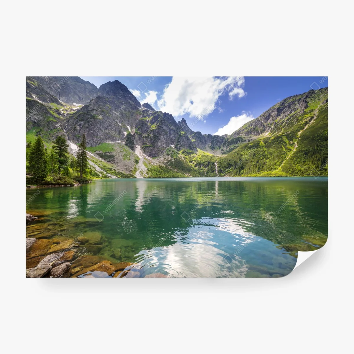 Fototapeta spokojne szmaragdowe jezioro górskie ze skalistymi szczytami – Wallissimo® Fototapeta spokojne szmaragdowe jezioro górskie ze skalistymi szczytami – Wallissimo®