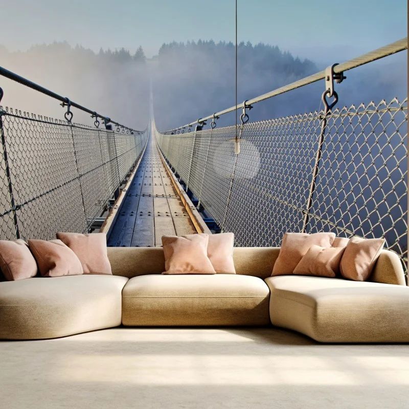 Fototapeta mglisty wiszący most prowadzący w las – Wallissimo® Fototapeta mglisty wiszący most prowadzący w las – Wallissimo®