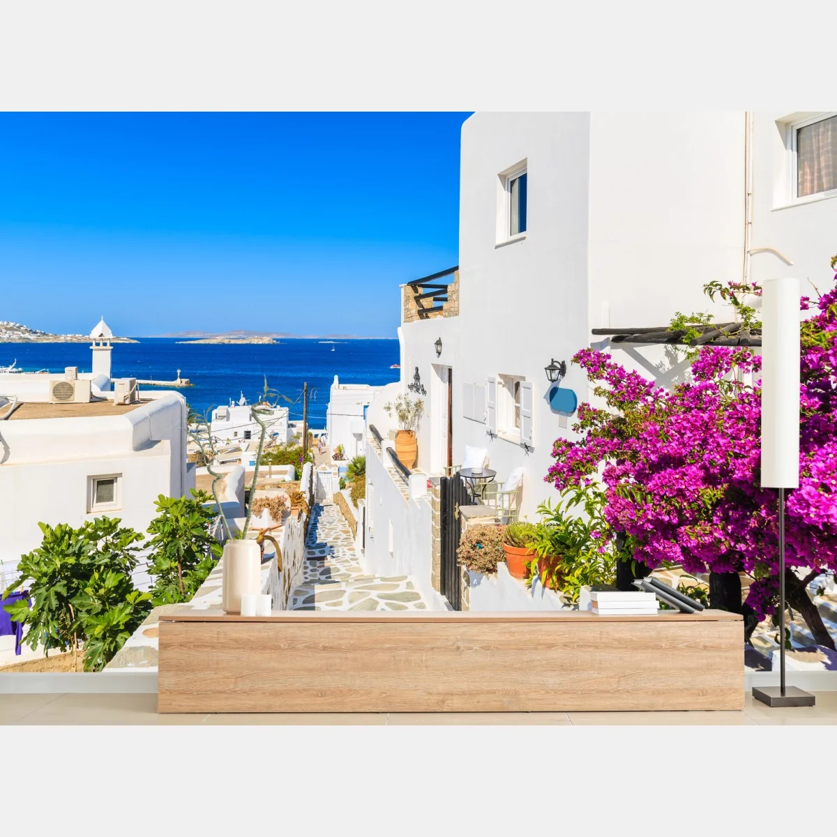 Fototapeta słoneczna uliczka w Mykonos – Wallissimo® Fototapeta słoneczna uliczka w Mykonos – Wallissimo®